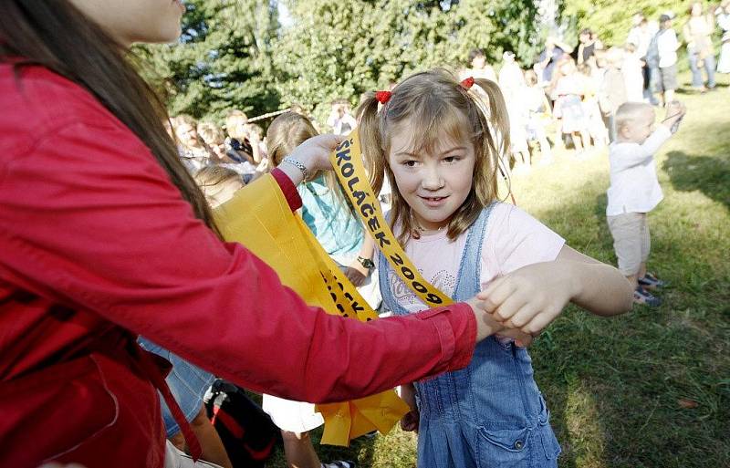 Začal školní rok. Do první třídy nastoupily i děti na pardubické základní škole Studánka