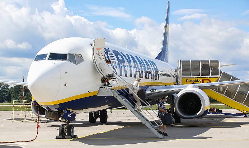 Znovuobnovení pravidelných letů společnosti Ryanair do španělského Alicante z pardubického letiště.