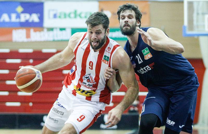 Kooperativa NBL: BK JIP Pardubice - NH Ostrava.