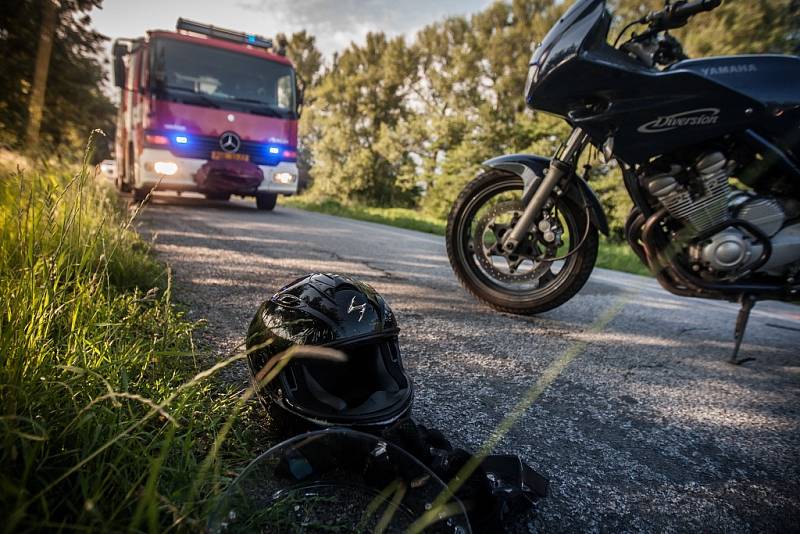 Nehoda motocyklu u Kostěnic.