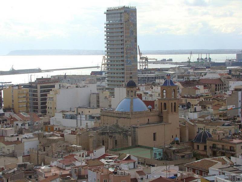 Španělské přístavní město Alicante leží na pobřeží Costa Blanca. Patří mezi nejrychleji se rozvíjející se centra turistického ruchu