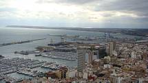 Španělské přístavní město Alicante leží na pobřeží Costa Blanca. Patří mezi nejrychleji se rozvíjející se centra turistického ruchu