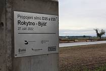 27. září byla zahájena stavba obchvatu Rokytna a Býště, který propojí dálnici D35 se silnící I/35. Stavbu za 250 milionů korun bude pro Pardubický kraj realizovat společnost Strabag.