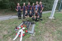 Osudné místo v Rybitví. 12. srpna 1994 zde cestou k požáru zahynuli hasiči František Kvapil a Milan Macháček.
