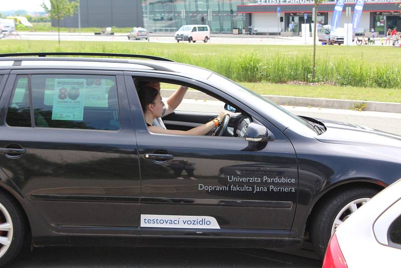 Ukaž, jak řídíš. Pardubičtí řidiči si vyzkoušeli to, co je v autoškole nenaučí