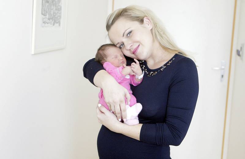 KATEŘINA PLÍŠKOVÁ se narodila  31. ledna ve 2 hodiny a 37 minut. Vážila 3170 gramů a měřila 48 centimetrů. Na malou Kateřinu a maminku Lucii čeká doma v Pardubicích společně s tatínkem Vratislavem, který byl přítomen porodu, i dvouletá Elena. 