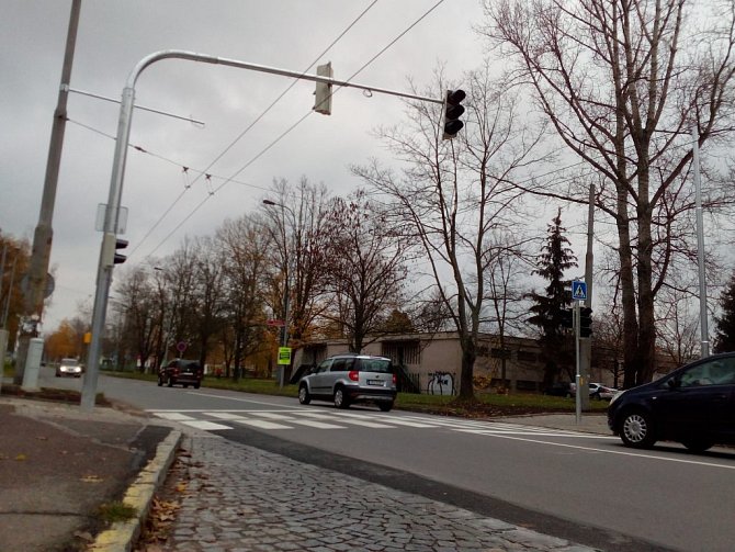 Nové semafory na ulici kpt. Bartoše v Pardubicích mají ochránit chodce. Další podobné letos přibudou i v centru Pardubic na Masarykově náměstí.