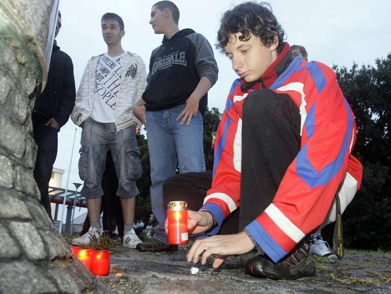 Tryzna za tragicky zesnulé hokejisty