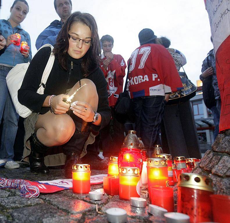 Tryzna za tragicky zesnulé hokejisty