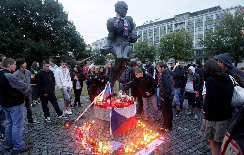 Tryzna za tragicky zesnulé hokejisty