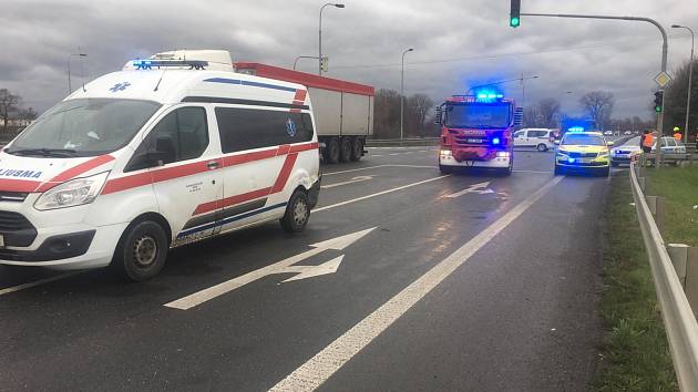 Nehoda sanitky a osobního auta u Dražkovic