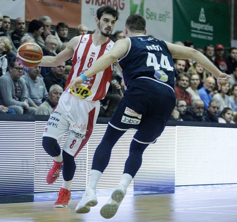 Basketbalové utkání Pardubice – Děčín 79:63.