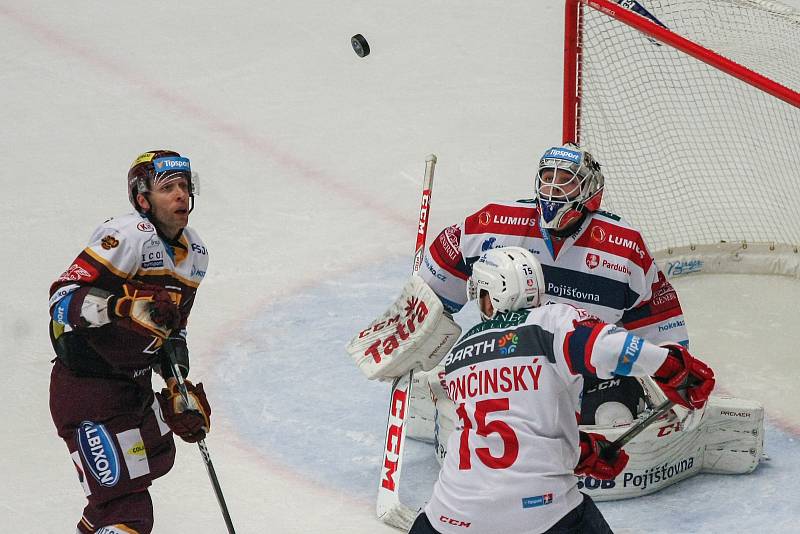 Zápas 19. kola hokejové extraligy mezi HC Dukla Jihlava a HC Dynamo Pardubice.