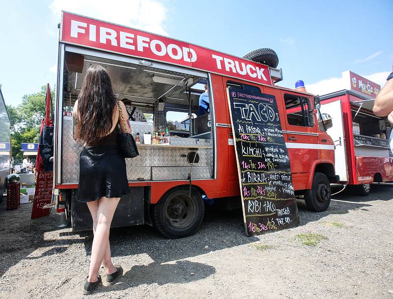 Čistě foodtruckový festival po roce zamířil do centra Pardubic.