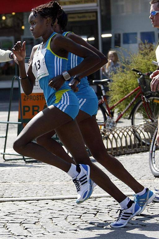 Na startu 4. ročníku Pardubického vinařského půlmaratonu bylo 1026 běžců. První příčky obsadili běžci z Keni.