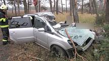 Těžká dopravní nehoda mezi Opatovicemi a Hradcem Králové. Ve vozidle cestovala matka s dítětem. 