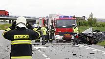 Smrtelná nehoda u Dražkovic. Střet s nákladním vozidlem řidič octavie nepřežil.
