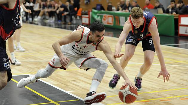 BK KVIS Pardubice vs. Basket Brno.