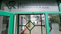Veterinární klinika a psí útulek ve Štrossově ulici v Pardubicích.