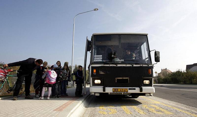 V Bohdanči otevřeli zrekonstruované autobusové nádraží.