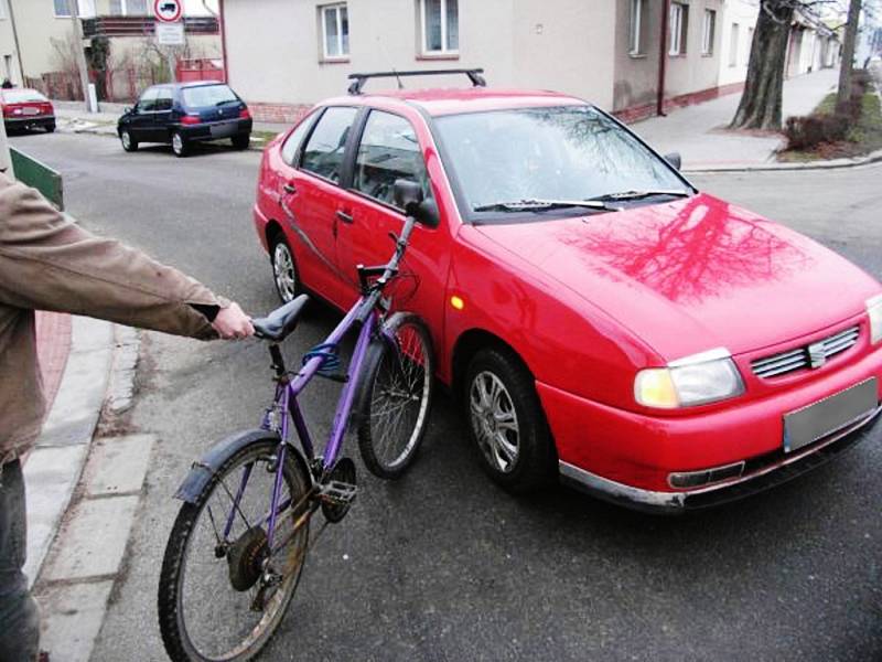 Opilý cyklista boural v Dašické