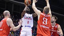 Basketbalové pohárové utkání Pardubice - Charleroi.