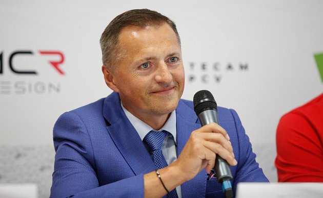 Petr Dědek na tiskové konferenci HC Dynamo Pardubice.
