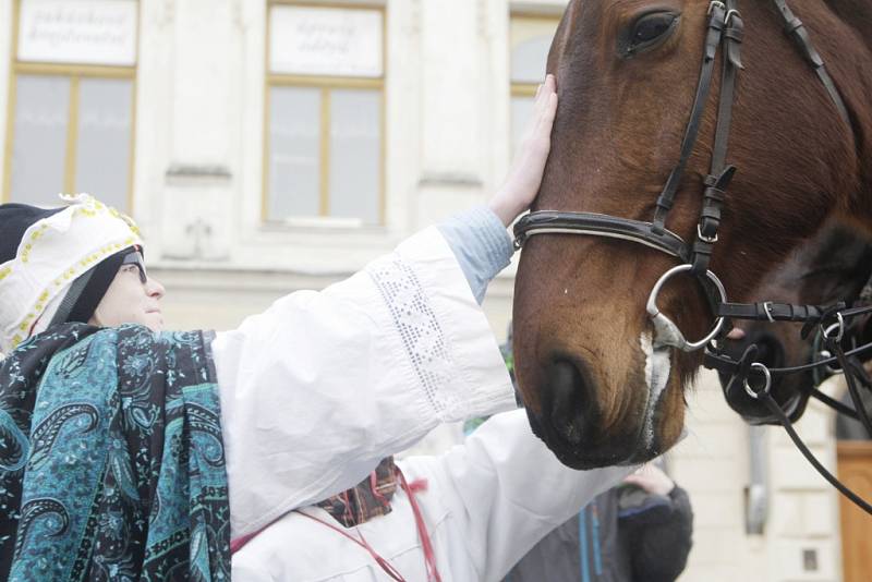 Slavnostní zahájení Tříkrálové sbírky na Pernštýnském náměstí v Pardubicích.