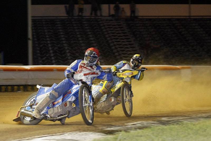 Předposlední závod extraligy družstev na ploché dráze se stal kořistí Zlaté přilby Pardubice. Východočeský tým si vítězstvím na domácím oválu ve Svítkově zajistil po čtyřech letech titul mistra České republiky.