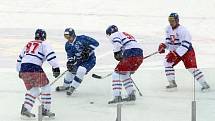 36. kolo hokejové Tipsport extraligy: Hokejisté HC Eaton Pardubice – HC Kometa Brno hráli pod širým nebem.