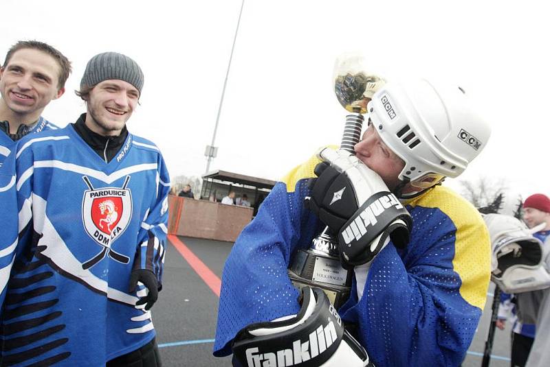 Rockets po 21 letech v lize dosáhli na titul přeloučské hokejbalové ligy.