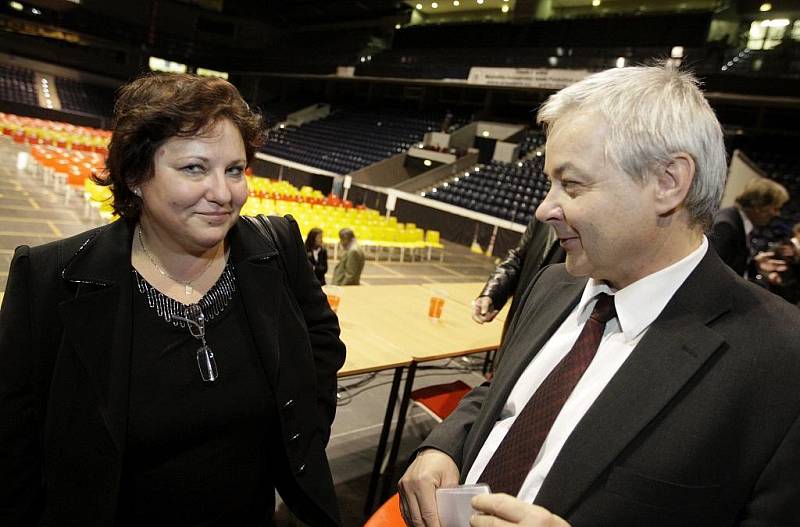 Veřejné projednávání záměru znovuobnovení provozu v semtínské spalovně tentokrát hostila pardubická ČEZ Arena.