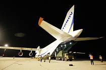 Na pardubickém letišti přistál nákladní speciál Antonov An-124-100M Ruslan s dalším nákladem  zdravotnického materiálu a ochraných prostředků.