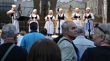 Z archivu. Tradiční folklórní festival Pernštýnská noc v Pardubicích.