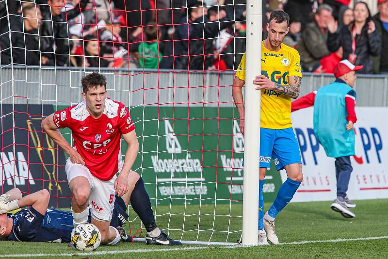 Lví podíl na výhře 3:1 nad Teplicemi měl chycenou penaltou jubilant Florin Nita.