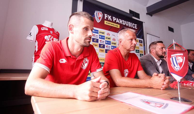 Tisková konference FK Pardubice před nadcházející sezonou FORTUNA:LIGY v Pardubickém pubu.