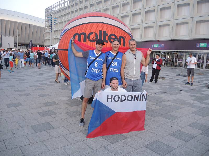 Češi zahájili evropský šampionát basketbalistů výhrou nad domácím Rumunskem.