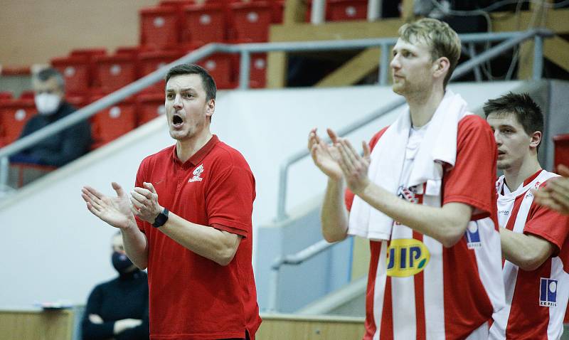 Kooperativa NBL: BK JIP Pardubice - BC Geosan Kolín.