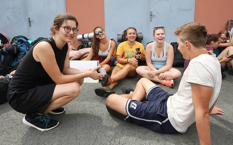 Téměř tři stovky lidí z celé České republiky se sjely v Pardubicích, aby tu odstartovaly X-Challenge