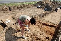 Záchranný archeologický průzkum u Medlešic provádějí také studenti pardubické univerzity