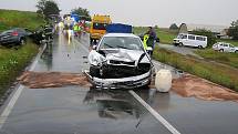 Těžká dopravní nehoda na několik hodin uzavřela silnici mezi Holicemi a Dolními Ředicemi. 