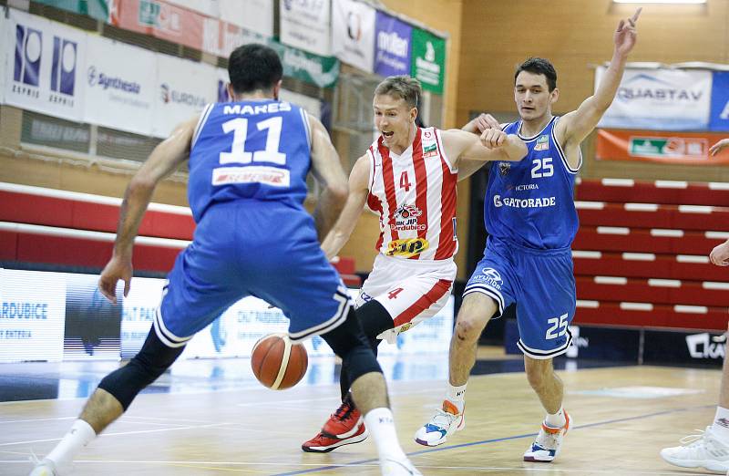 Kooperativa NBL: BK JIP Pardubice - USK Praha.