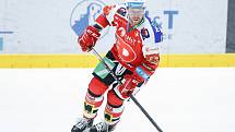 Hokejové utkání Tipsport extraligy v ledním hokeji mezi HC Dynamo Pardubice (v červenobílém) a HC Kometa Brno (v bílomodrém) pardudubické enterie areně.