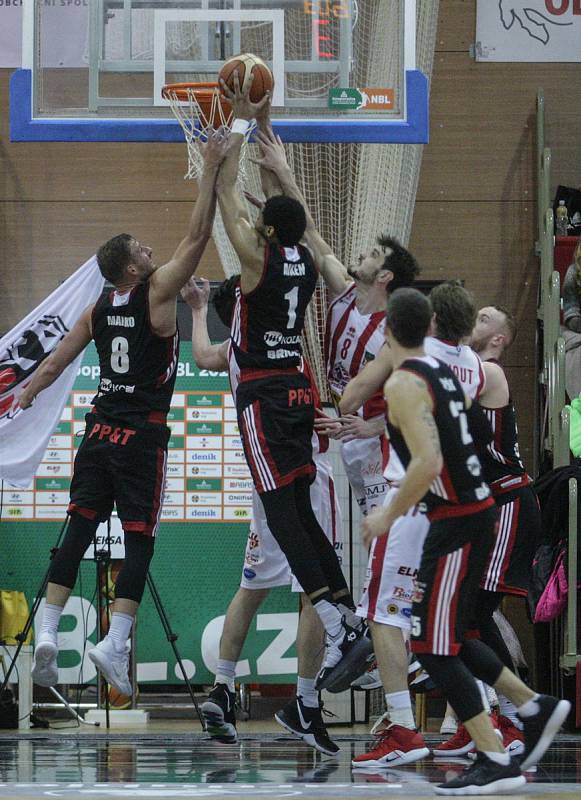 Kooperativa NBL: BK JIP Pardubice - Dekstone Tuři Svitavy.