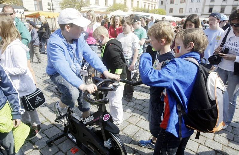 Den Země 2013 na Pernštýnském náměstí v Pardubicích