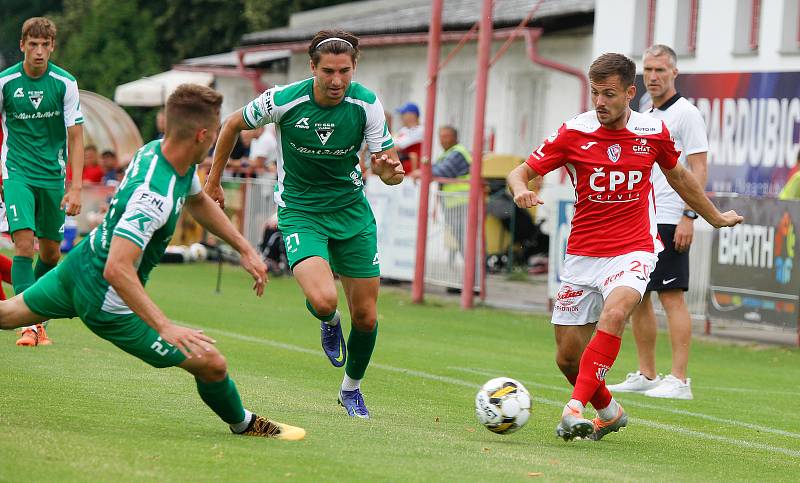 Přípravné fotbalové utkání mezi FK Pardubice a FC Sellier & Bellot Vlašim na stadionu Pod Vinicí v Pardubicích.