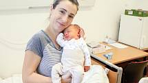 ANNA ŠINDELÁŘOVÁ se narodila 26. listopadu v 16 hodin a 52 minut. Měřila 50 centimetrů a vážila 3510 gramů. Maminku Andreu podpořil u porodu tatínek Martin. Doma v Pardubicích na nového sourozence čeká dvouletá Ema.