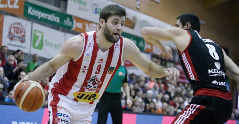 5. čtvrtfinále basketbalu Pardubice - Svitavy 90:62.