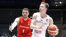 Kvalifikační utkání na Euro 2021 v basketbale mezi Českou republikou ( v bílém) a Dánskem (v červeném) v pardubické enteria areně.