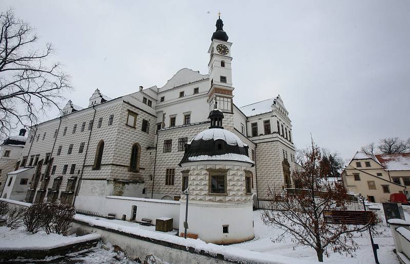 Pohled ze zámeckých valů. Krásné výhledy na zámek i na město.